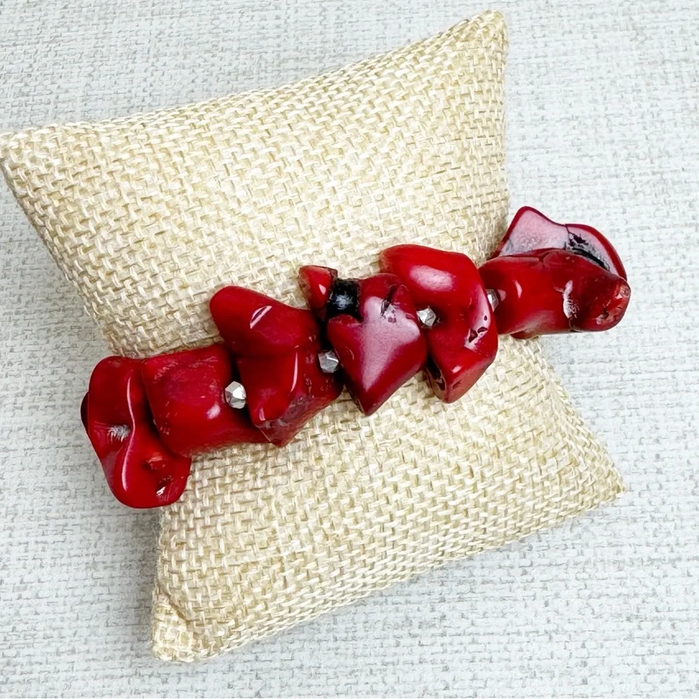 Dyed red coral beaded bracelet